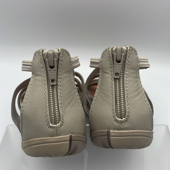 BareTrap Solaura Elegant Beige Strappy Sandals, size 6 - Picture 6 of 7